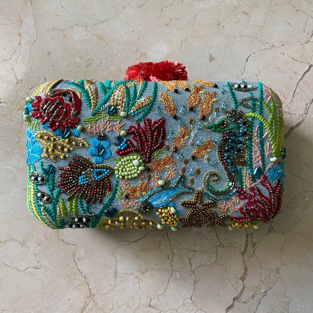 Tropical Sequence Clutch